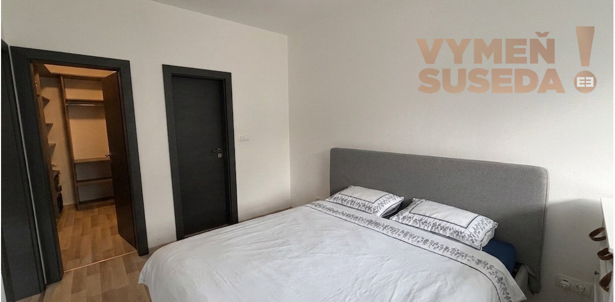 VYMEŇ SUSEDA! – PRIESTRANNÝ 2 IZB. ZARIADENÝ BYT, TERASA, PET FRIENDLY, ĎUMBIERSKA UL., NOVÉ MESTO, BA III