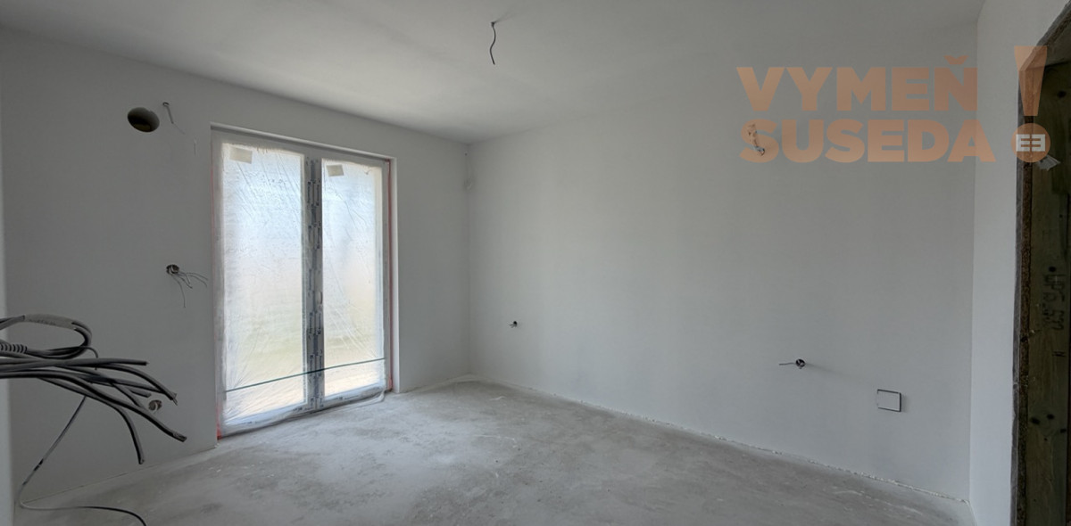 VYMEŇ SUSEDA! - 4-IZBOVÝ RODINNÝ DOM S TERASOU A PARKOVANÍM, DRAHOVCE, MAJER