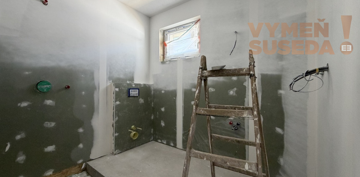 VYMEŇ SUSEDA! - 4-IZBOVÝ RODINNÝ DOM S TERASOU A PARKOVANÍM, DRAHOVCE, MAJER