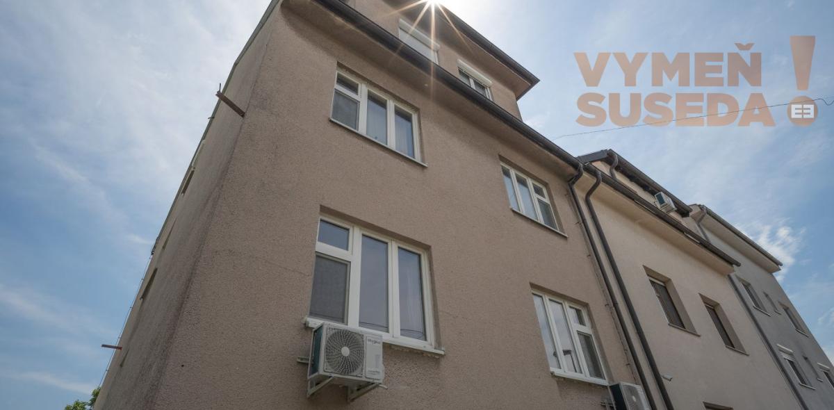 VYMEŇ SUSEDA! -  VÝNIMOČNÝ RODINNÝ DOM SO 4 BYTOVÝMI JEDNOTKAMI, VYHĽADÁVANÁ LOKALITA, BA III -  ČAJAKOVA ulica