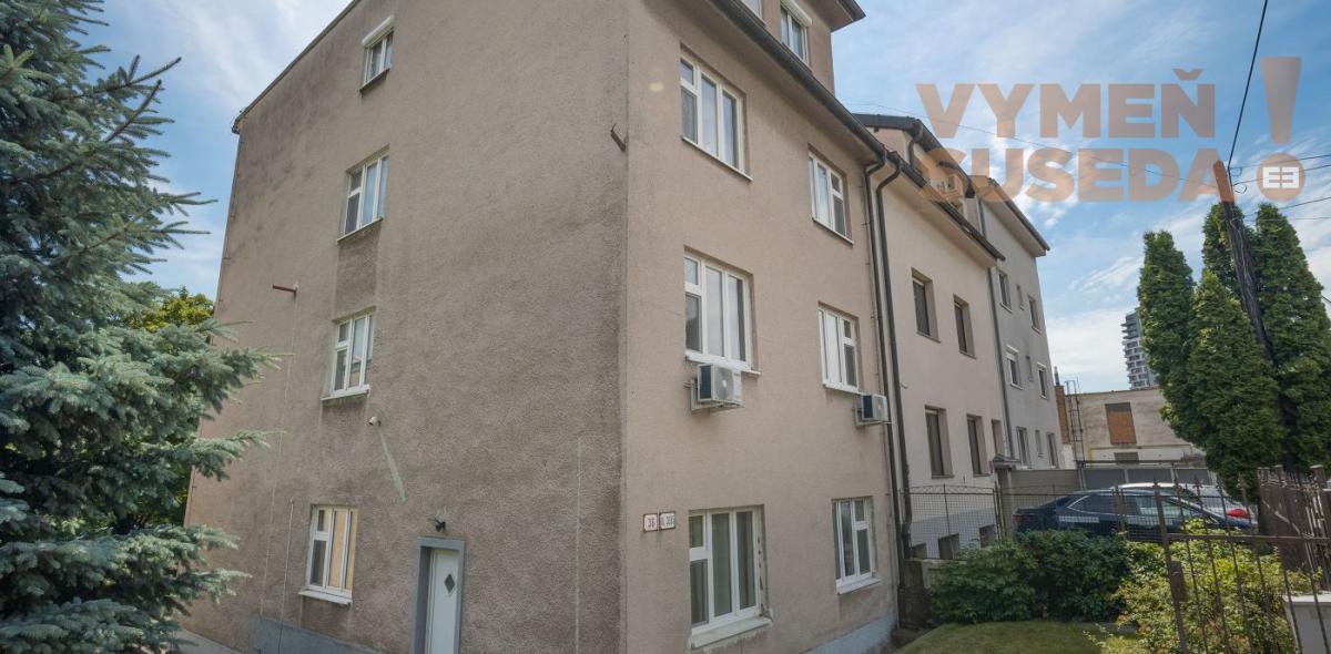 VYMEŇ SUSEDA! -  VÝNIMOČNÝ RODINNÝ DOM SO 4 BYTOVÝMI JEDNOTKAMI, VYHĽADÁVANÁ LOKALITA, BA III -  ČAJAKOVA ulica