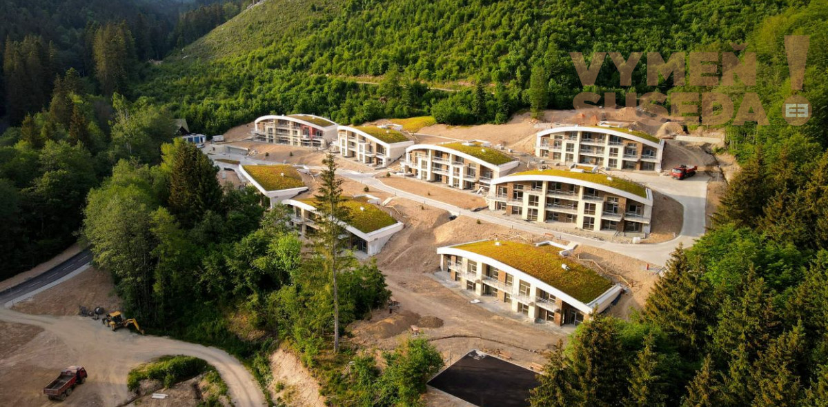 VYMEŇ SUSEDA! – Na predaj exkluzívny 2 izbový apartmán v ikonickom rezorte Evergreen Tále