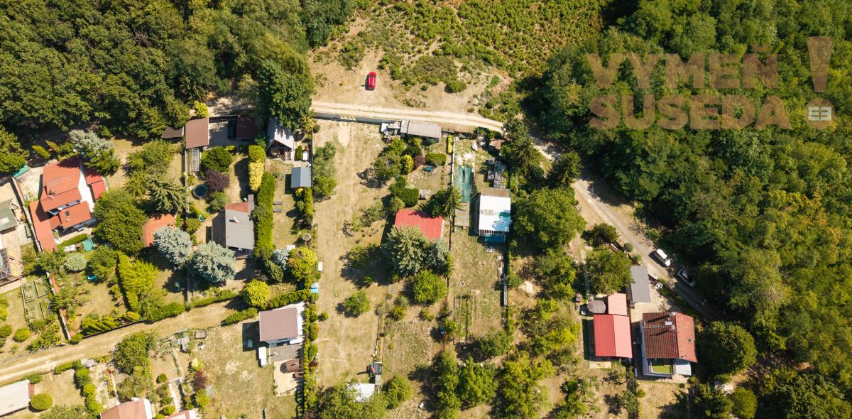 VYMEŇ SUSEDA! - Výnimočný Pozemok na predaj 1027 m2 Stupava – Nová Hora s výhľadom na Pajštún a do lesa.
