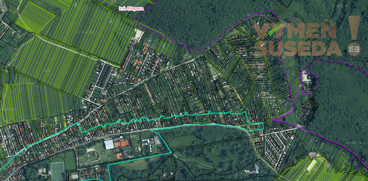 VYMEŇ SUSEDA! - Výnimočný Pozemok na predaj 1027 m2 Stupava – Nová Hora s výhľadom na Pajštún a do lesa.