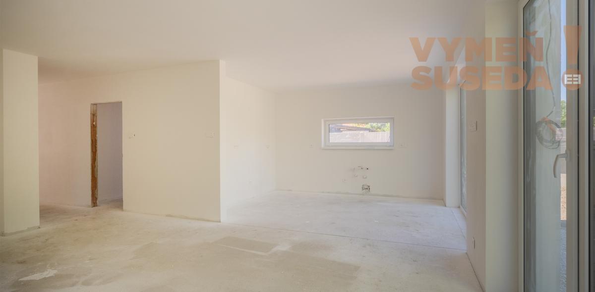 VYMEŇ SUSEDA - SKVELE RIEŠENÝ 4 IZB. TEHLOVÝ RODINNÝ DOM NA KONCI SLEPEJ ULICE, HVIEZDOSLAVOV