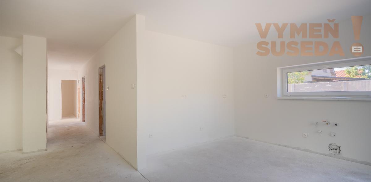 VYMEŇ SUSEDA - SKVELE RIEŠENÝ 4 IZB. TEHLOVÝ RODINNÝ DOM NA KONCI SLEPEJ ULICE, HVIEZDOSLAVOV