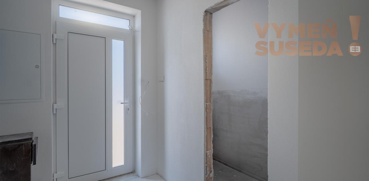 VYMEŇ SUSEDA - SKVELE RIEŠENÝ 4 IZB. TEHLOVÝ RODINNÝ DOM NA KONCI SLEPEJ ULICE, HVIEZDOSLAVOV
