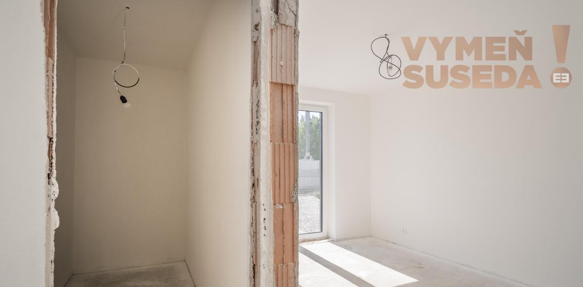 VYMEŇ SUSEDA - SKVELE RIEŠENÝ 4 IZB. TEHLOVÝ RODINNÝ DOM NA KONCI SLEPEJ ULICE, HVIEZDOSLAVOV