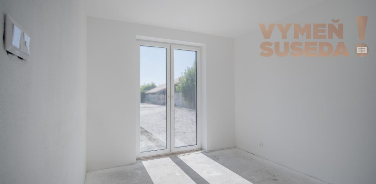 VYMEŇ SUSEDA - SKVELE RIEŠENÝ 4 IZB. TEHLOVÝ RODINNÝ DOM NA KONCI SLEPEJ ULICE, HVIEZDOSLAVOV