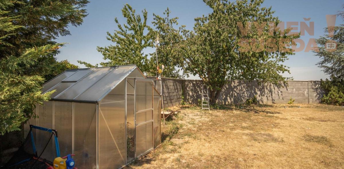 VYMEŇ SUSEDA – Na predaj výnimočný 5 izbový rodinný dom s garážou a veľkým pozemkom, Hamuliakovo.