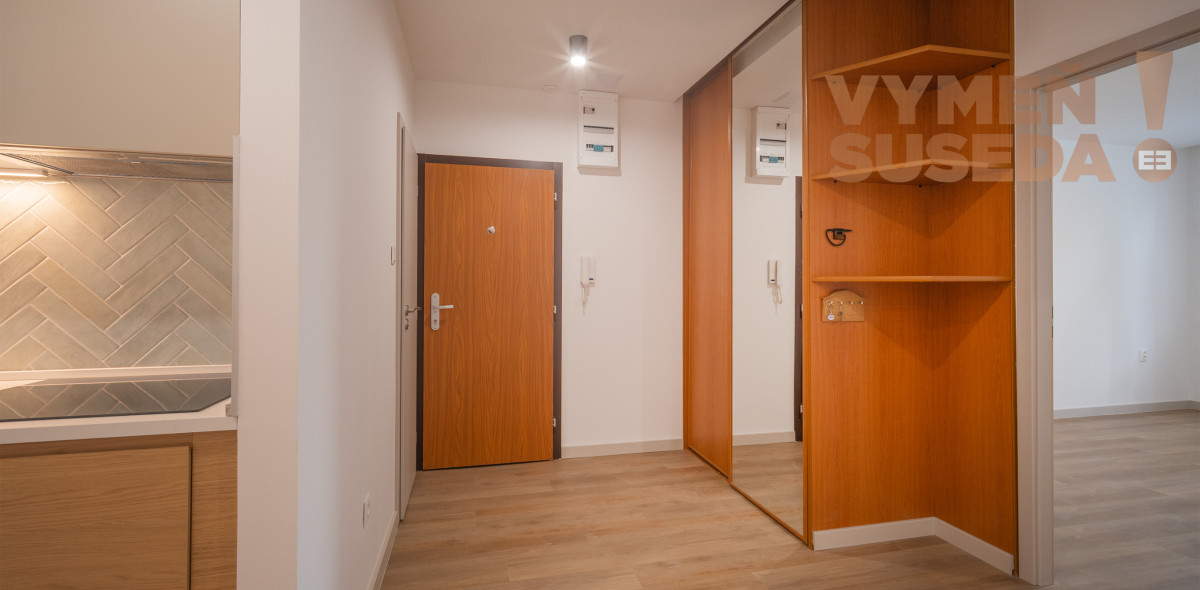 VYMEŇ SUSEDA! - KOMPLETNE ZREKONŠTRUOVANÝ 3 IZB. BYT S LOGGIOU, BRATISLAVSKÁ, PIEŠŤANY