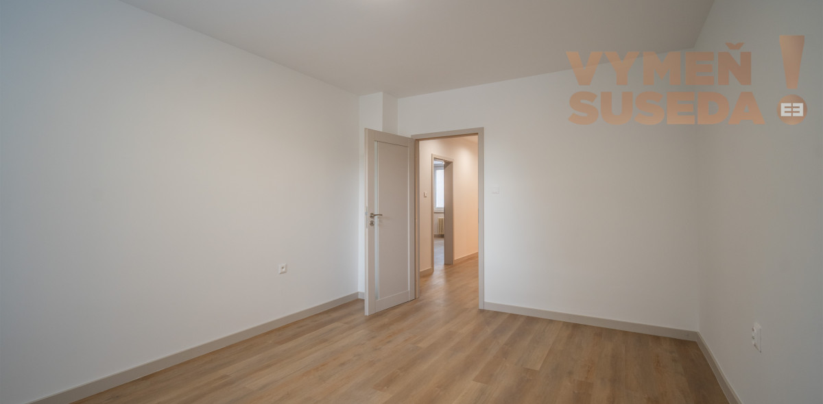 VYMEŇ SUSEDA! - KOMPLETNE ZREKONŠTRUOVANÝ 3 IZB. BYT S LOGGIOU, BRATISLAVSKÁ, PIEŠŤANY