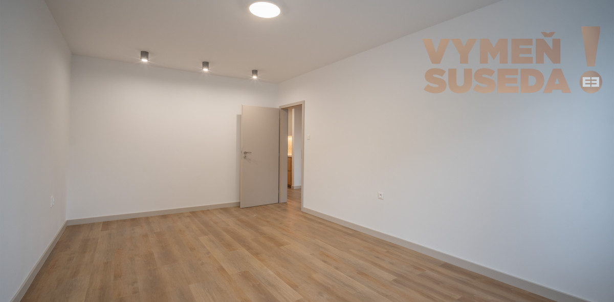 VYMEŇ SUSEDA! - KOMPLETNE ZREKONŠTRUOVANÝ 3 IZB. BYT S LOGGIOU, BRATISLAVSKÁ, PIEŠŤANY