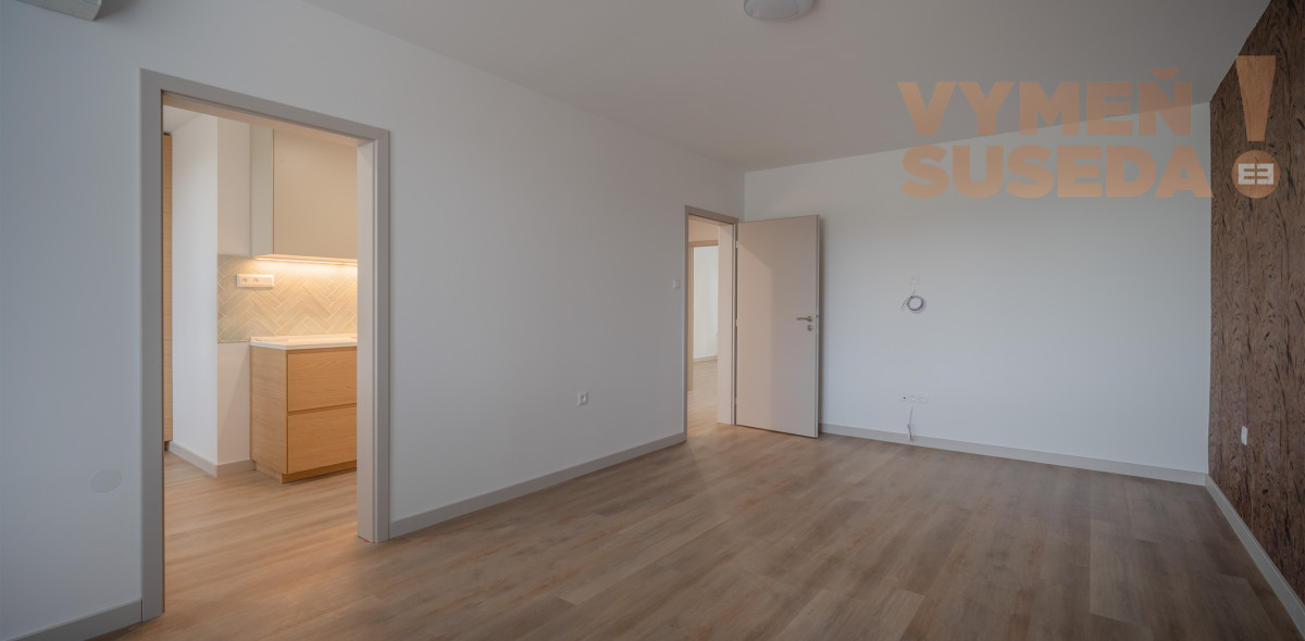 VYMEŇ SUSEDA! - KOMPLETNE ZREKONŠTRUOVANÝ 3 IZB. BYT S LOGGIOU, BRATISLAVSKÁ, PIEŠŤANY