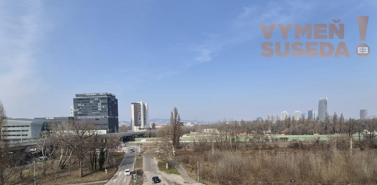 VYMEŇ SUSEDA! - Výnimočný, 3 izb. zariadený byt s terasou a parkovaním, s úžasným výhľadom na Bratislavu, Lužná ul., BA V.