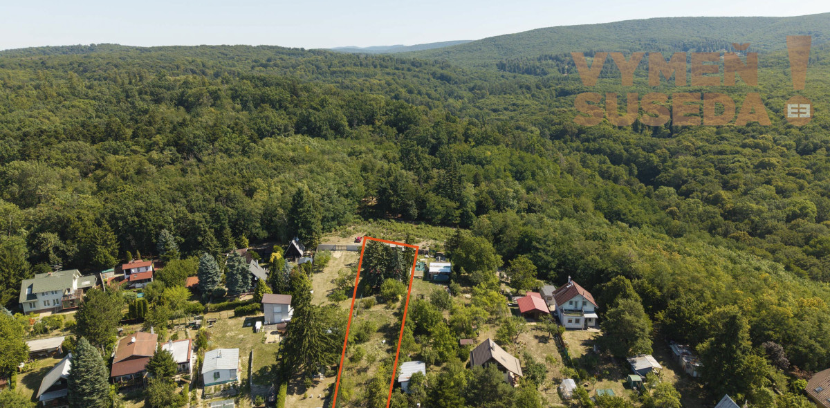 VYMEŇ SUSEDA! - Výnimočný Pozemok na predaj 1027 m2 Stupava – Nová Hora s výhľadom na Pajštún a do lesa.