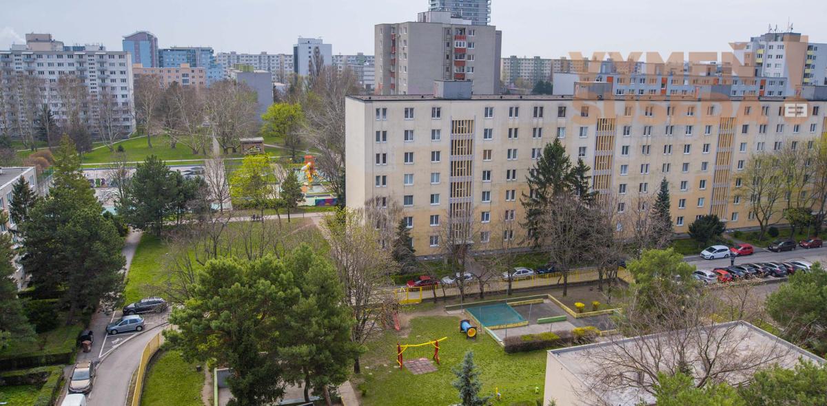 VYMEŇ SUSEDA! - VÝNIMOČNÝ 2 IZB. ZREKONŠTRUOVANÝ BYT, BALKÓNOM, VYHĽADÁVANÁ LOKALITA RUŽINOV, ASTROVÁ UL., BA II.