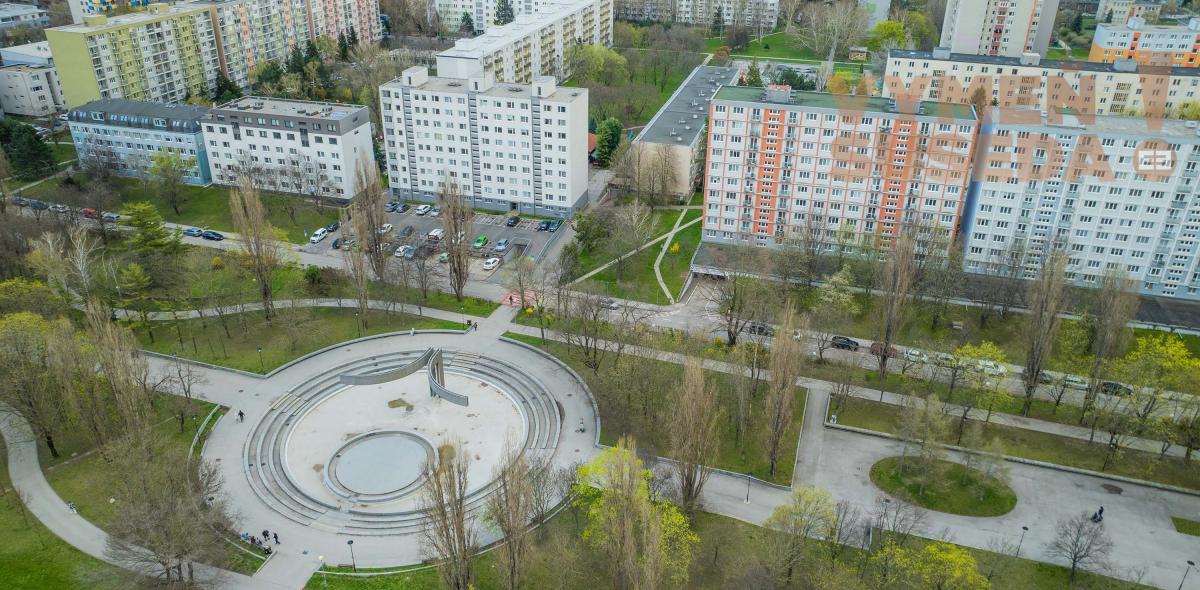 VYMEŇ SUSEDA! - VÝNIMOČNÝ 2 IZB. ZREKONŠTRUOVANÝ BYT, BALKÓNOM, VYHĽADÁVANÁ LOKALITA RUŽINOV, ASTROVÁ UL., BA II.
