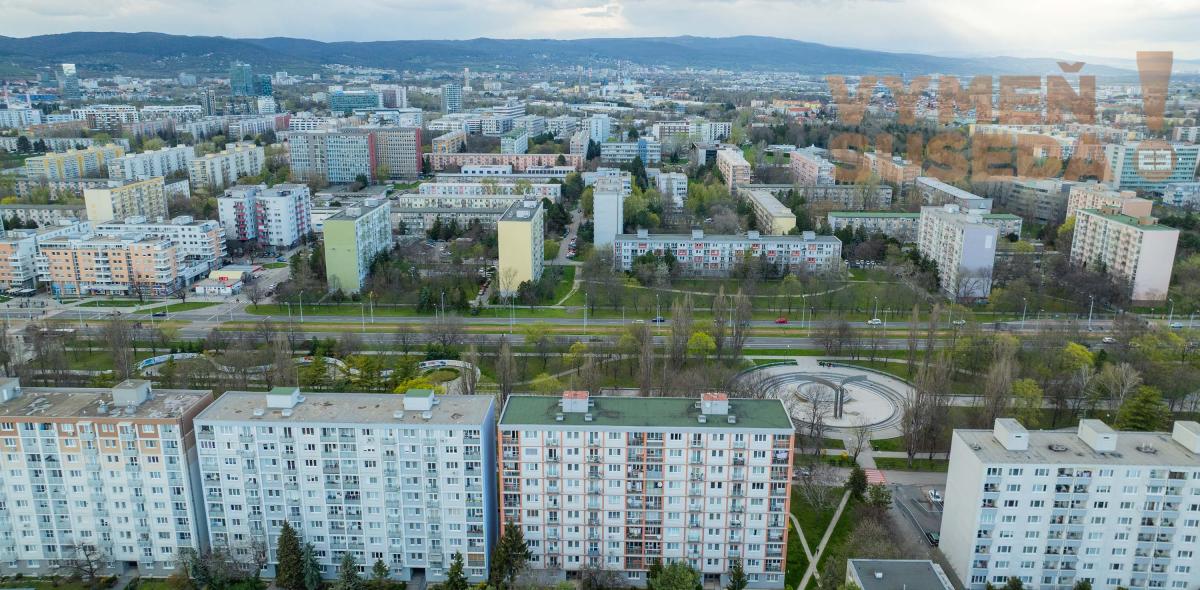 VYMEŇ SUSEDA! - VÝNIMOČNÝ 2 IZB. ZREKONŠTRUOVANÝ BYT, BALKÓNOM, VYHĽADÁVANÁ LOKALITA RUŽINOV, ASTROVÁ UL., BA II.