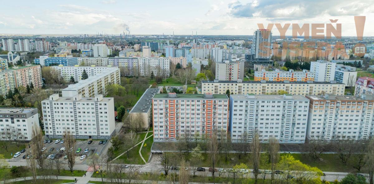 VYMEŇ SUSEDA! - VÝNIMOČNÝ 2 IZB. ZREKONŠTRUOVANÝ BYT, BALKÓNOM, VYHĽADÁVANÁ LOKALITA RUŽINOV, ASTROVÁ UL., BA II.