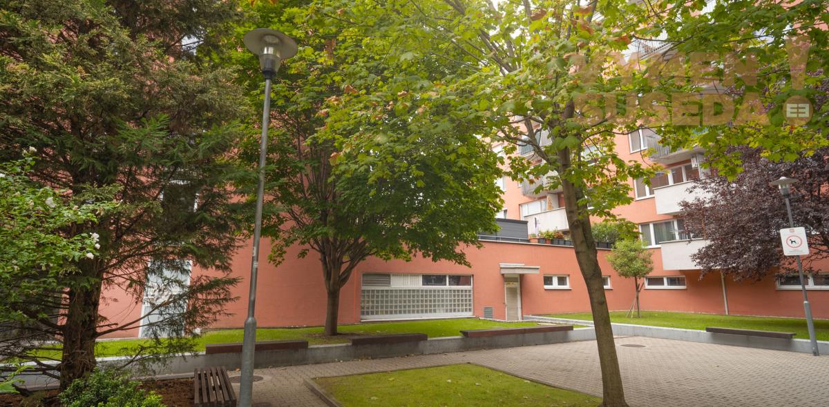 VYMEŇ SUSEDA! - Priestranný 2 izb. byt s balkónom pivnicou a parkovaním novostavba, ul. Na Križovatkách, TRNÁVKA - BA II.