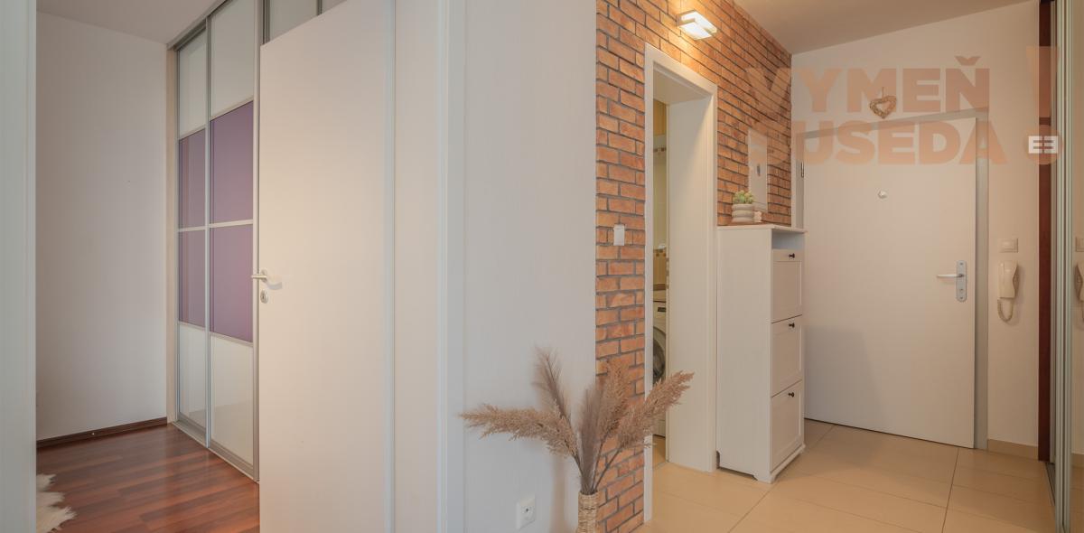 VYMEŇ SUSEDA! - Priestranný 2 izb. byt s balkónom pivnicou a parkovaním novostavba, ul. Na Križovatkách, TRNÁVKA - BA II.
