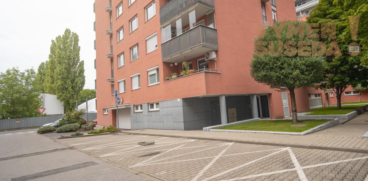 VYMEŇ SUSEDA! - Priestranný 2 izb. byt s balkónom pivnicou a parkovaním novostavba, ul. Na Križovatkách, TRNÁVKA - BA II.