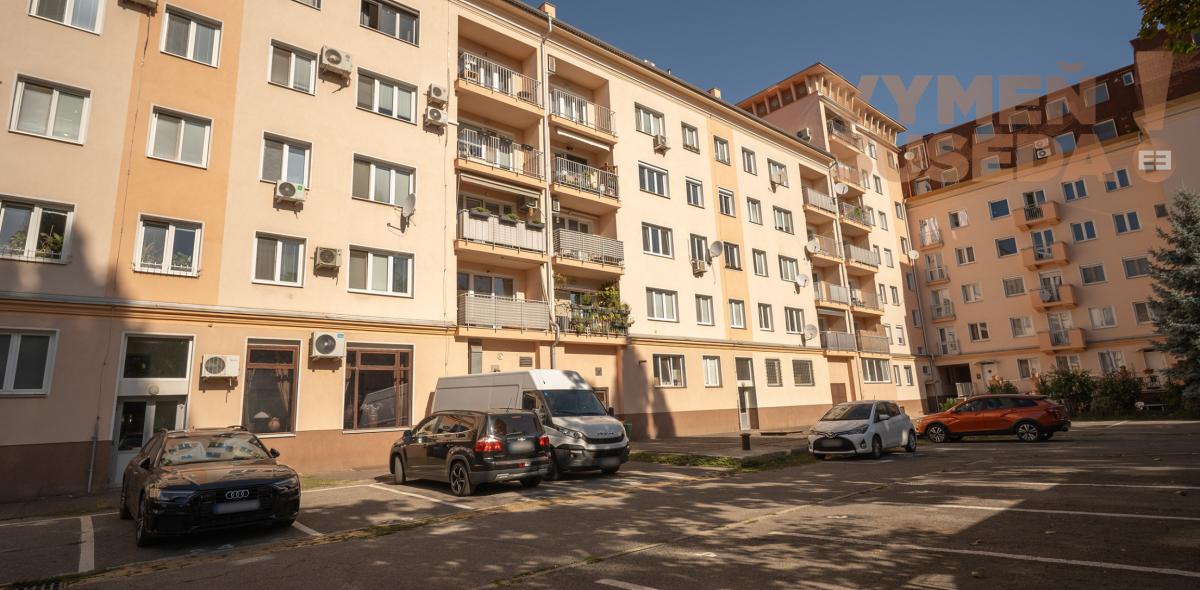 VYMEŇ SUSEDA! - Výnimočný 1 izb. TEHLOVÝ byt, 38.87 m2, Vysoké stropy, orientovaný do tichého dvora, Vajnorská ul., BA III – Nové Mesto.
