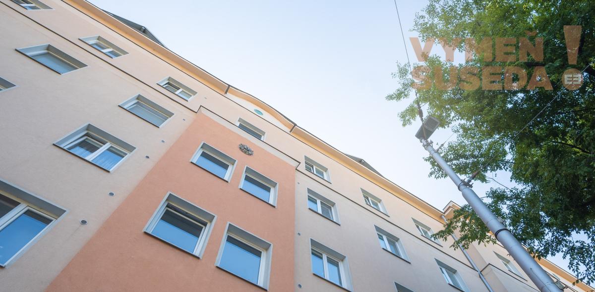 VYMEŇ SUSEDA! - Výnimočný 1 izb. TEHLOVÝ byt, 38.87 m2, Vysoké stropy, orientovaný do tichého dvora, Vajnorská ul., BA III – Nové Mesto.