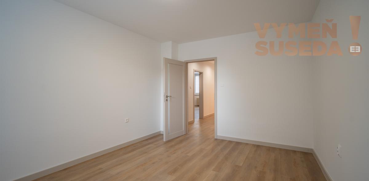 VYMEŇ SUSEDA! - KOMPLETNE ZREKONŠTRUOVANÝ 3 IZB. BYT S LOGGIOU, BRATISLAVSKÁ, PIEŠŤANY