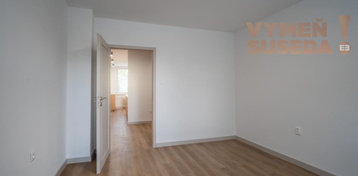 VYMEŇ SUSEDA! - KOMPLETNE ZREKONŠTRUOVANÝ 3 IZB. BYT S LOGGIOU, BRATISLAVSKÁ, PIEŠŤANY