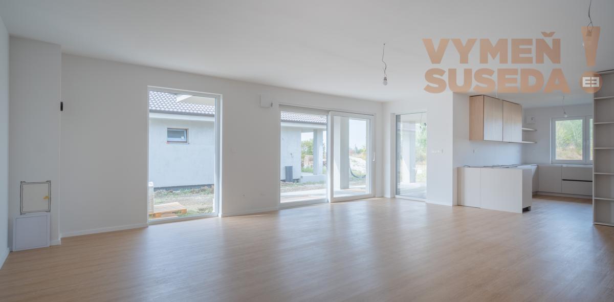 VYMEŇ SUSEDA! - 4-IZBOVÝ RD 144m2, NOVOSTAVBA V ŠTANDARDE, POZEMOK 600m2, DRAHOVCE, MAJER