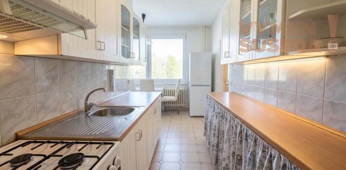 VYMEŇ SUSEDA! – VÝNIMOČNÝ 3-IZBOVÝ BYT S BALKÓNOM, MOŽNOSŤ ÚPRAVY NA 4-IZBOVÝ, ŠTEFUNKOVA ULICA, BRATISLAVA II – RUŽINOV