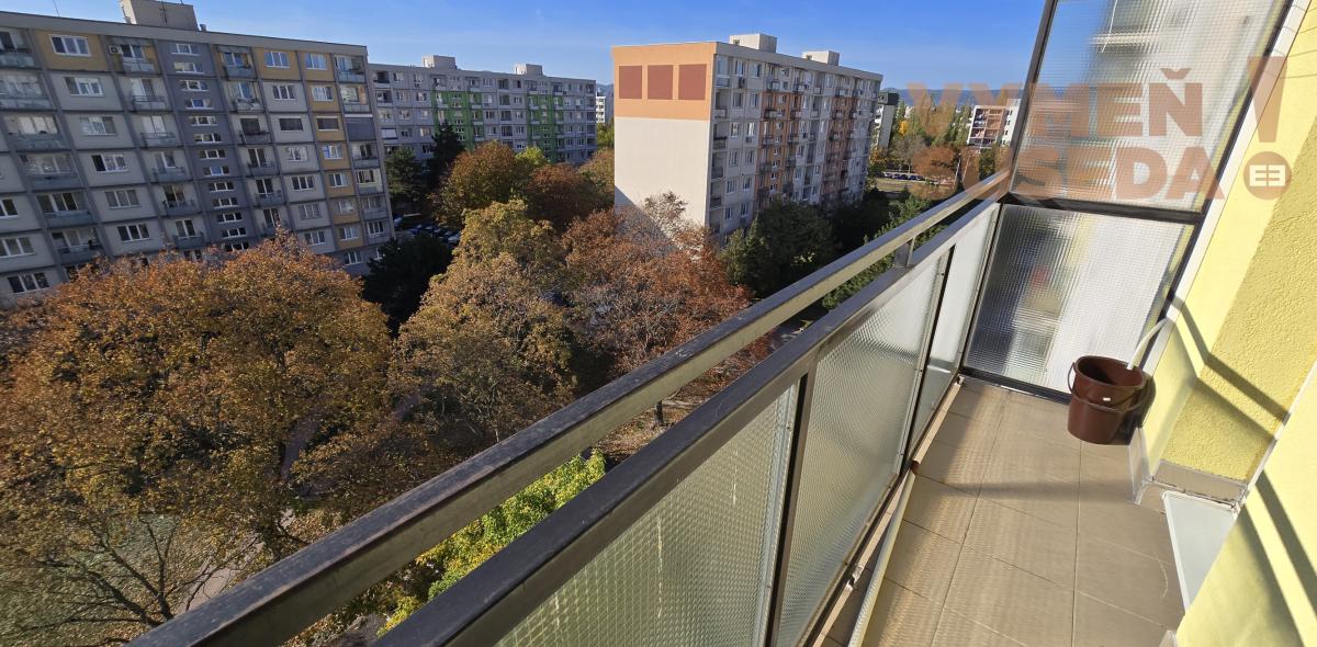 VYMEŇ SUSEDA! – VÝNIMOČNÝ 3-IZBOVÝ BYT S BALKÓNOM, MOŽNOSŤ ÚPRAVY NA 4-IZBOVÝ, ŠTEFUNKOVA ULICA, BRATISLAVA II – RUŽINOV