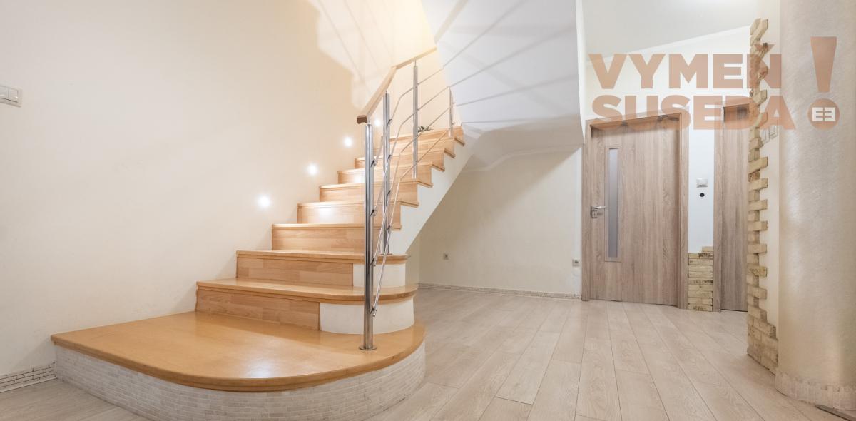 VYMEŇ SUSEDA – KRÁSNY 7 IZB. BYT 380 m2 SO ZÁHRADOU A VLASTNOU GARÁŽOU, DUNAJSKÁ STREDA - CENTRUM