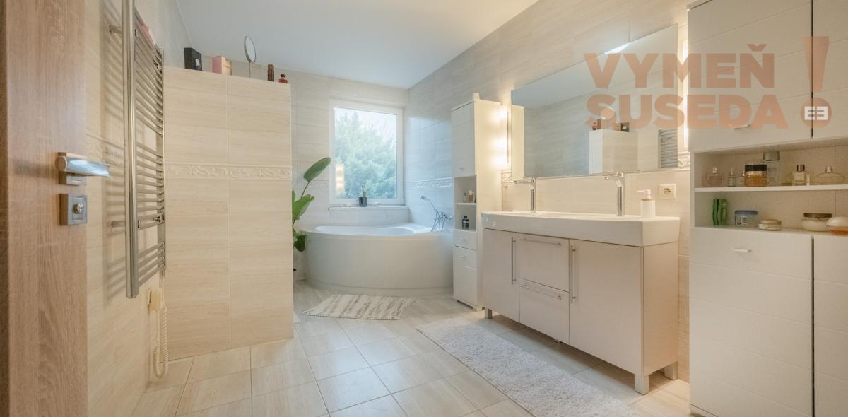 VYMEŇ SUSEDA – KRÁSNY 7 IZB. BYT 380 m2 SO ZÁHRADOU A VLASTNOU GARÁŽOU, DUNAJSKÁ STREDA - CENTRUM