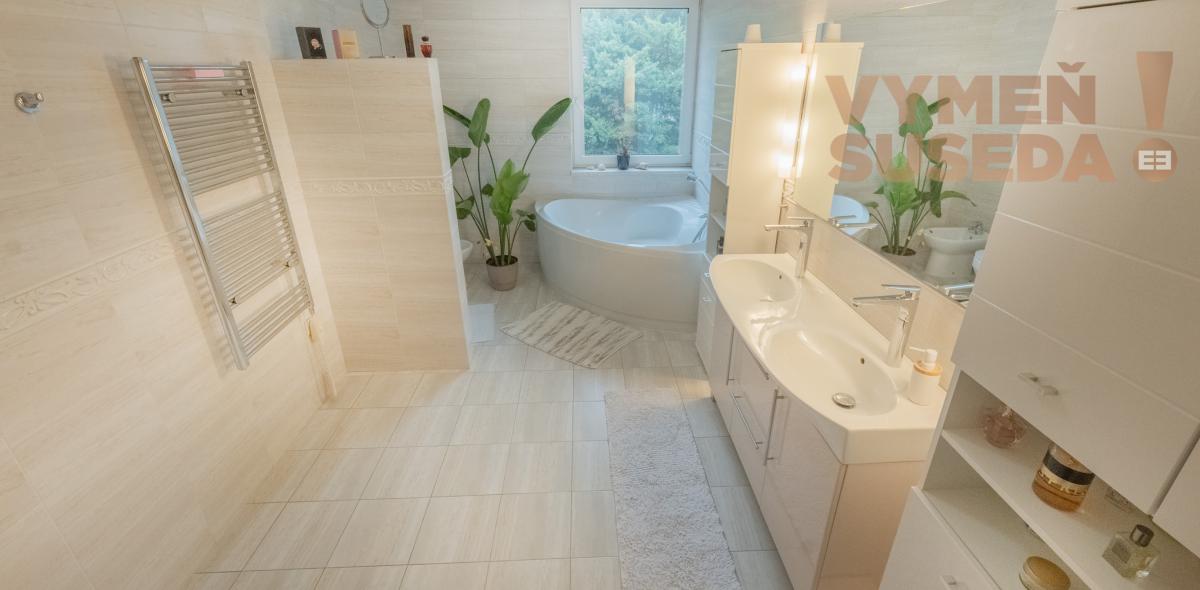 VYMEŇ SUSEDA – KRÁSNY 7 IZB. BYT 380 m2 SO ZÁHRADOU A VLASTNOU GARÁŽOU, DUNAJSKÁ STREDA - CENTRUM