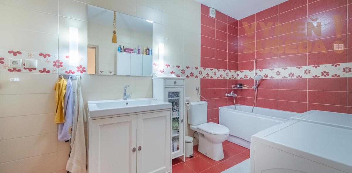 VYMEŇ SUSEDA – KRÁSNY 7 IZB. BYT 380 m2 SO ZÁHRADOU A VLASTNOU GARÁŽOU, DUNAJSKÁ STREDA - CENTRUM