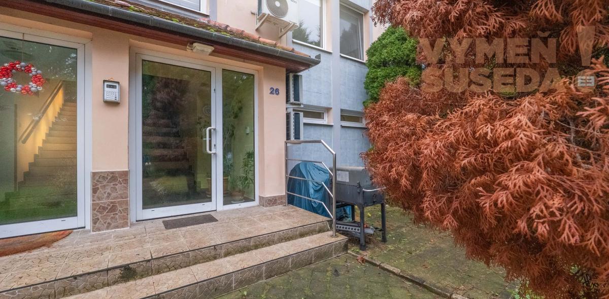 VYMEŇ SUSEDA – KRÁSNY 7 IZB. BYT 380 m2 SO ZÁHRADOU A VLASTNOU GARÁŽOU, DUNAJSKÁ STREDA - CENTRUM