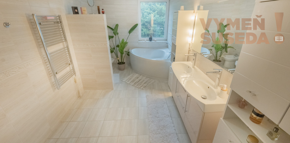 VYMEŇ SUSEDA – PRIESTOR PRE KANCELÁRIU ALEBO FIRMU 380 m2 SO ZÁHRADOU A GARÁŽOU, DUNAJSKÁ STREDA - CENTRUM.