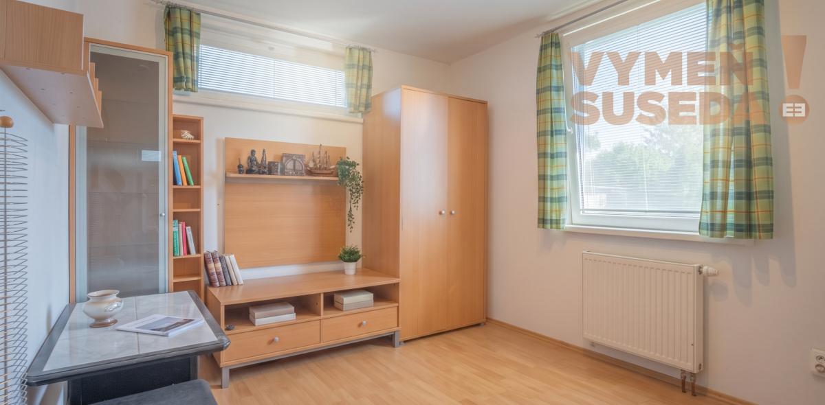 VYMEŇ SUSEDA! – VÝNIMOČNÝ 4-IZBOVÝ RODINNÝ DOM S BAZÉNOM PRI KAŠTIELI, BUDMERICE