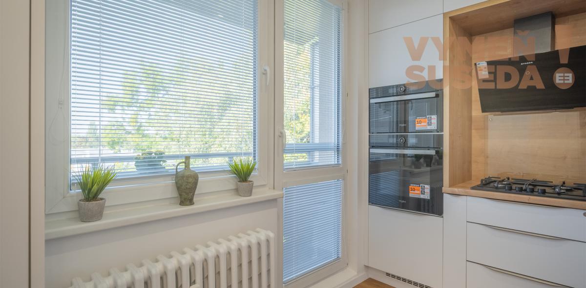 VYMEŇ SUSEDA! – KOMPLETNE ZREKONŠTRUOVANÝ A ZARIADENÝ 3 IZB. BYT S LOGGIOU, BRATISLAVSKÁ ULICA, PIEŠŤANY