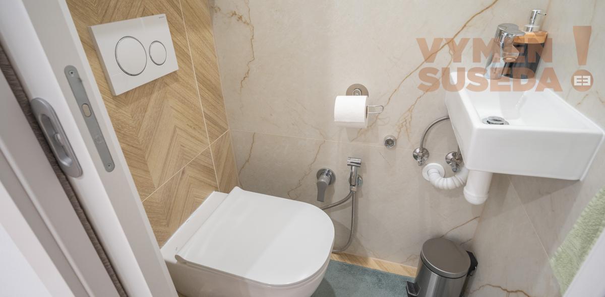 VYMEŇ SUSEDA! – KOMPLETNE ZREKONŠTRUOVANÝ A ZARIADENÝ 3 IZB. BYT S LOGGIOU, BRATISLAVSKÁ ULICA, PIEŠŤANY