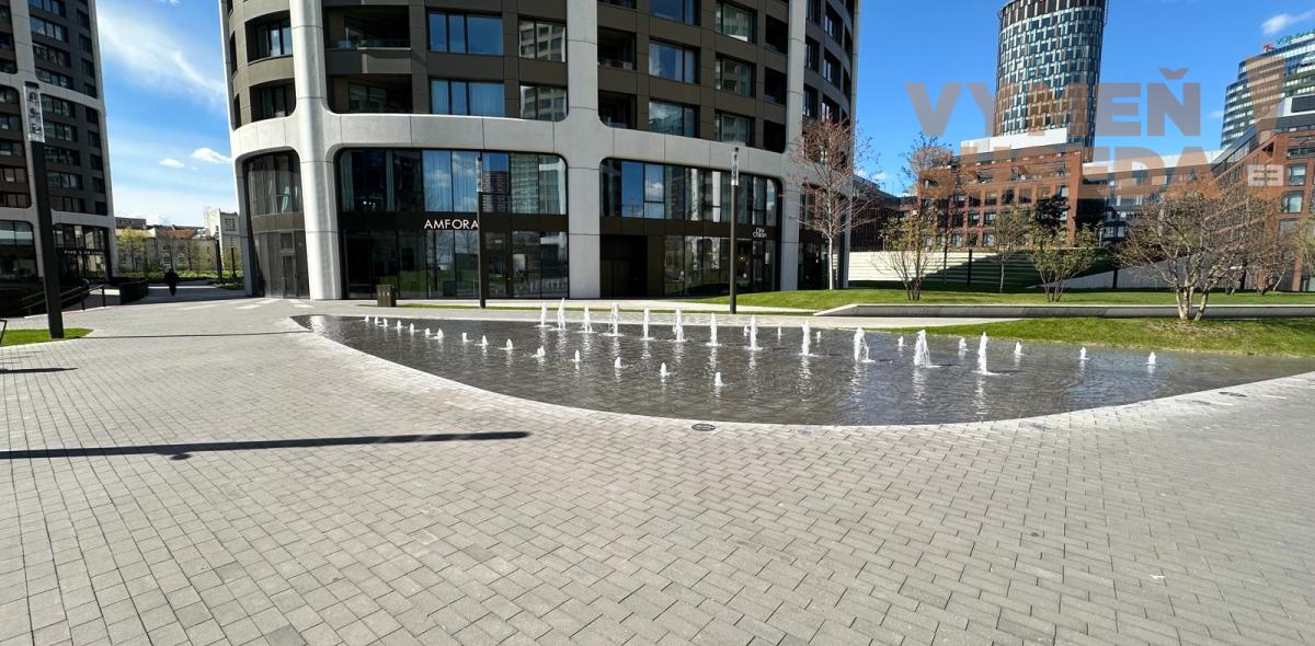 VYMEŇ SUSEDA! – ŠTÝLOVÝ 2-IZBOVÝ BYT S LOGGIOU A VÝHĽADOM NA JURKOVIČOVU TEPLÁREŇ, SKY PARK, BRATISLAVA