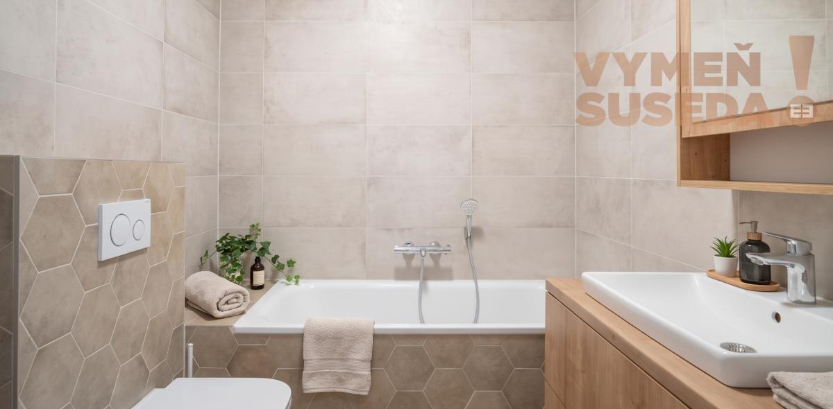 VYMEŇ SUSEDA – MODERNÝ 4-IZBOVÝ RADOVÝ DOM S UDRŽIAVANOU ZÁHRADOU A TERASOU, NOVÁ DEDINKA