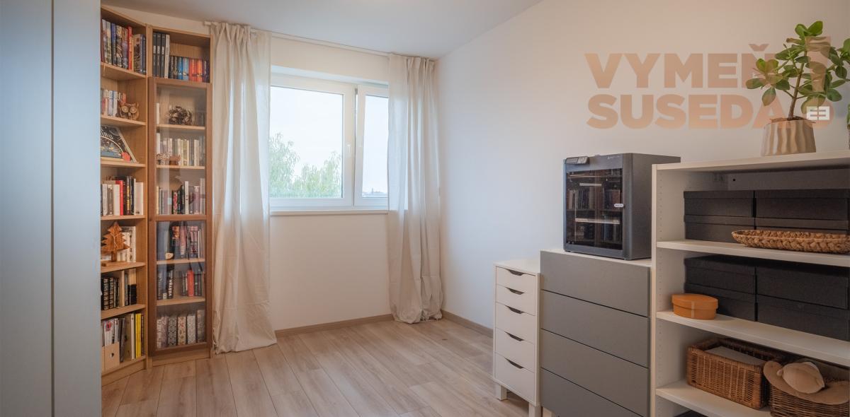 VYMEŇ SUSEDA – MODERNÝ 4-IZBOVÝ RADOVÝ DOM S UDRŽIAVANOU ZÁHRADOU A TERASOU, NOVÁ DEDINKA