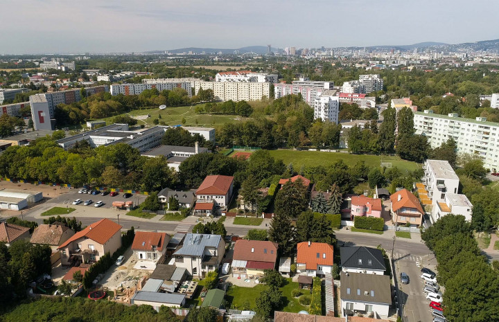 VYMEŇ SUSEDA! - VÝNIMOČNÝ 4 IZB. RODINNÝ DOM s pozemkom 662 m2, BA II.