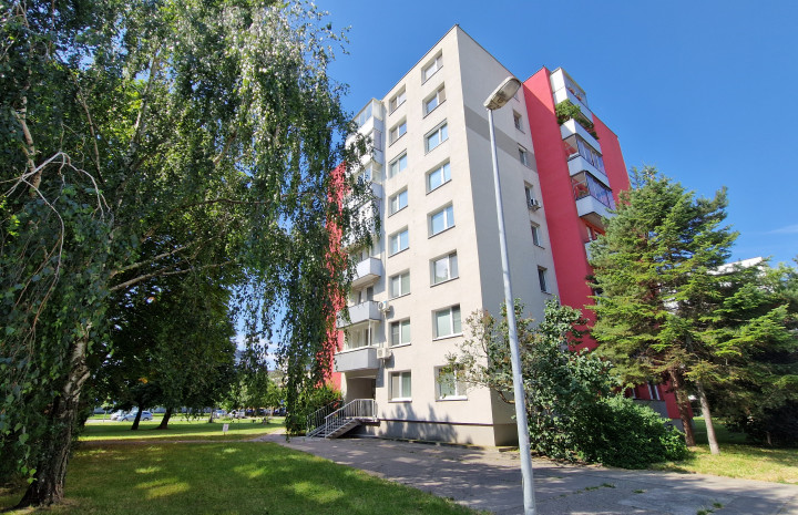 PREDANÉ – Priestranný a slnečný 3 izb. byt 80m2 v TOP lokalite, Bratislava II. Ružinov, Seberíniho ulica