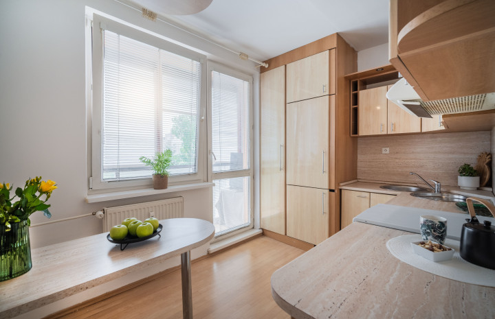 PREDANÉ – 2 izb. byt v pokojnej lokalite plnej zelene s balkónom Pezinok, Muškátova ul. 50m2
