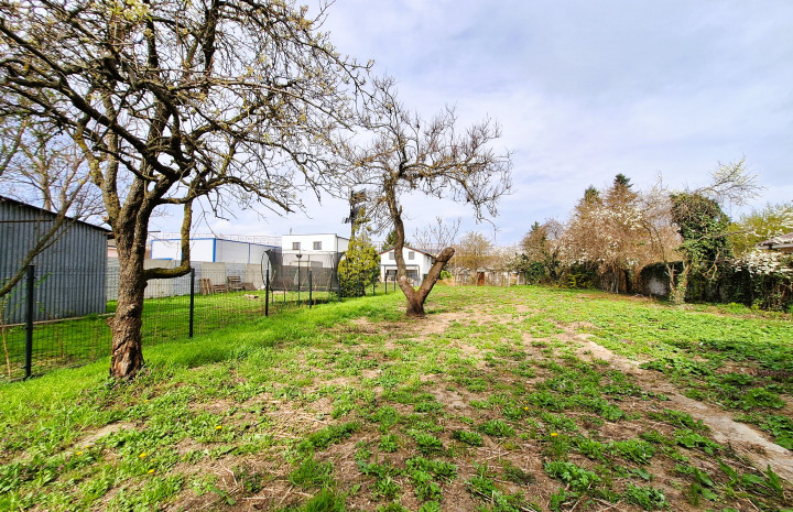 PREDANÉ – Na predaj veľký stavebný pozemok o výmere 900m2 v Ružinove